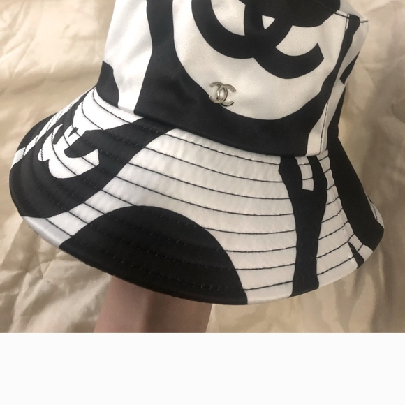 Chanel Black and White Bucket Hat - Picture 1 of 4